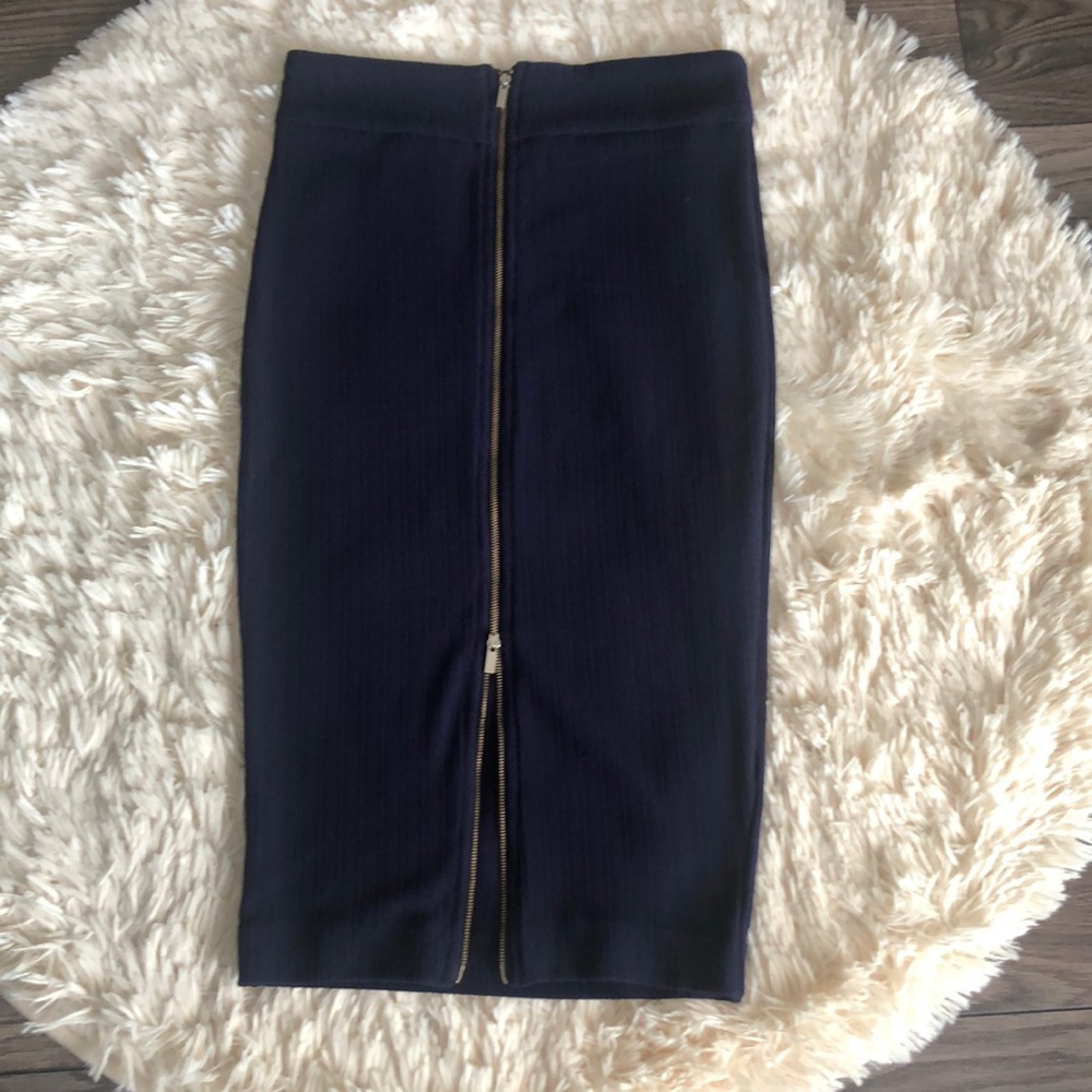 Midi length skirt.